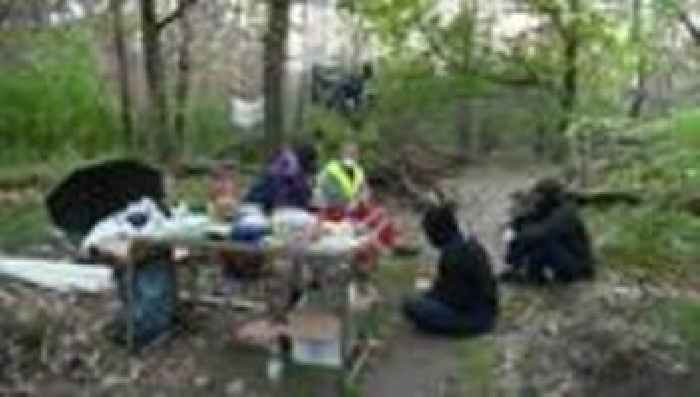 Berlin Polizei R Umt Protestcamp In Berliner Wuhlheide News Deutschland