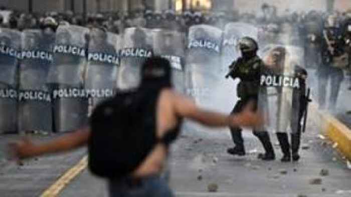Wieder Zusammenst e Von Polizisten Und Demonstranten In Peru News 