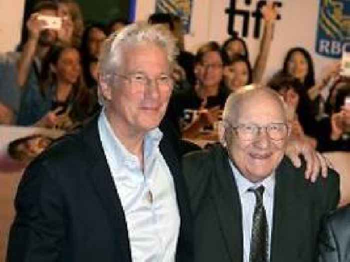 Homer wurde 100 Jahre alt Richard Gere trauert um seinen Vater