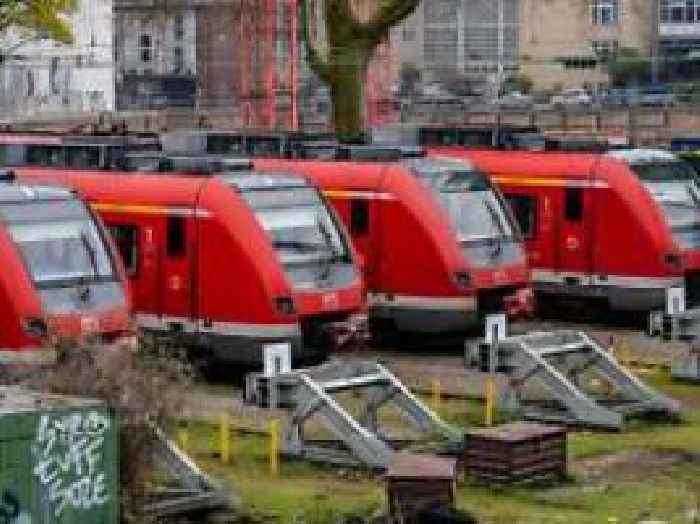 Verschärfung Des Tarifstreits: Lokführer Kündigen Der Bahn Streiks An ...