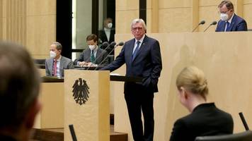 Bouffier: Volle Stadien in Hessen nicht verantwortbar