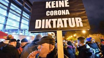Pandemie - Studie: Corona gibt Rechtspopulisten europaweit Rückenwind