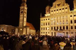 1000 Menschen demonstrieren in Augsburg gegen Corona-Maßnahmen