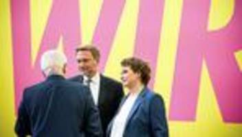 Ampel-Koalition: FDP stimmt für Bündnis mit SPD und Grünen