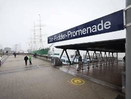 Einweihung am Hafen: Hamburg hat jetzt Jan-Fedder-Promenade