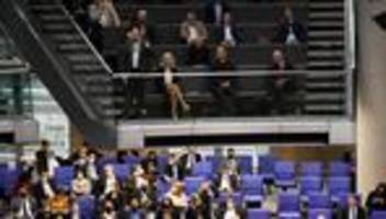 Corona-Genesenenstatus: AfD-Fraktionschef muss auf die Bundestagstribüne