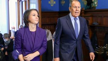 Diplomatie - Moskau: Baerbock für Friedensgespräche im Ukraine-Konflikt