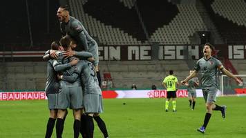 Achtelfinale - BVB im Pokal raus: St. Pauli feiert Coup gegen Dortmund