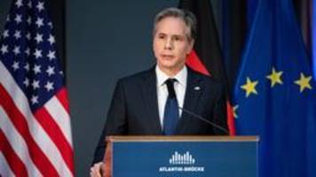 US-Außenminister in Berlin: Diplomatie in Millimeter-Bewegungen