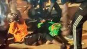 Fußball: Mehrere Tote nach Massenpanik bei Afrika-Cup-Spiel in Kamerun