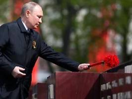 Der Kriegstag im Überblick: Putin rechtfertigt Invasion als Erstschlag - Macron dämpft ukrainische Hoffnung