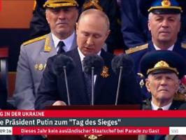 Tag des Siegs in Moskau: Putin gibt NATO die Schuld am Krieg