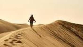 Orientierung: Menschen laufen in der Wüste orientierungslos im Kreis. Stimmt’s?