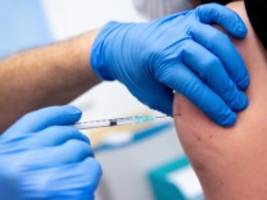 coronavirus-newsblog für bayern: niedrige strafe für ungeimpfte pflegekräfte in bayern
