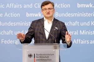Ukrainischer Außenminister fordert Kampfjets, verzeiht SPD