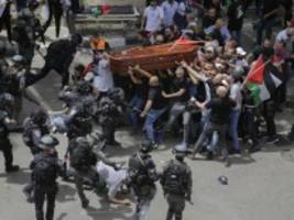 Prügel gegen Trauergäste und Sargträger: Israel wegen Polizei-Einsatz bei Beerdigung unter Druck