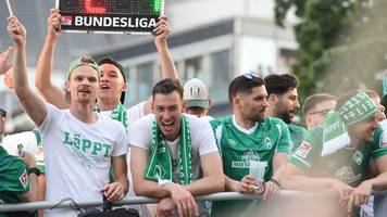 Riesige Party in Bremen: Ducksch und Co. feiern mit Fans