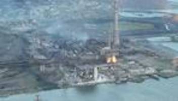 Krieg in der Ukraine: Video soll Brandbombenangriff auf das Asow-Stahlwerk in Mariupol zeigen