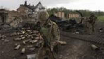 Ukraine-Überblick: Ukrainische Soldaten an Grenze zu Russland, Werben um Afrika und Asien