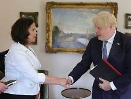 Reise nach Nordirland: Johnson kündigt Gesetz gegen Brexit-Vertrag an