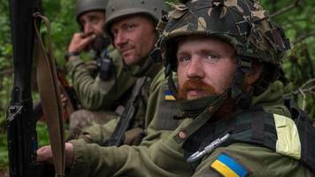 Ukraine-Krieg: Ukrainische Truppen stoßen von Charkiw bis zur Grenze vor – die Nacht
