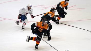 WM in Finnland - Deutsches Eishockey-Team bezwingt Frankreich knapp - Sorgen um Stützle