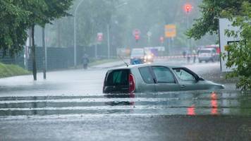 Wann kommt die Flut?: Was Autofahrer über Wasser wissen müssen