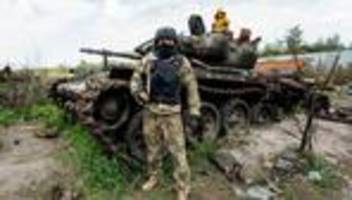 ukraine-Überblick: cherson soll enger an russland rücken, sorgen um asow-stahl-soldaten