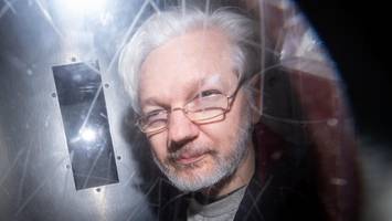 köln: wikileaks-gründer assange erhält günter-wallraff-preis