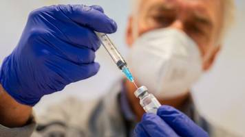 +++ Corona-News aktuell +++: Verfassungsgericht genehmigt Pflege-Impfpflicht