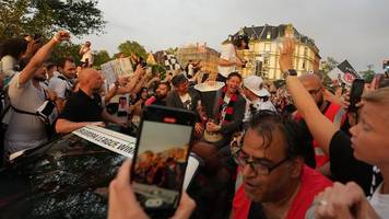 europa league - triumph-fahrt mit dem pott: frankfurt feiert die eintracht
