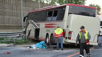 Unfälle: Bus auf dem Weg nach Hannover in Österreich verunglückt