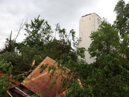 Schwere Unwetter in NRW: Sturm reißt Kirchturmspitze bei Lippstadt herunter