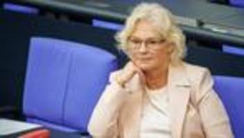 Bundesregierung: Wehrbeauftragte nimmt Christine Lambrecht gegen Kritik in Schutz