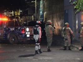 Droh-Plakate hinterlassen: Mexiko: Bewaffnete töten elf Menschen in Bars