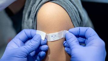 Corona-Pandemie - RKI: Corona-Zahlen sinken - Impfung weiter wichtig