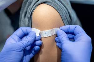 RKI: Corona-Zahlen sinken - Impfung weiter wichtig
