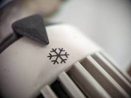 Debatte um gesenkte Heizleistung: Kommt im Winter gesetzlich verordnetes Frieren?