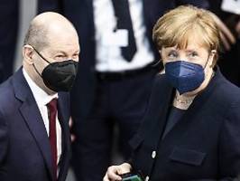 Fehler der deutschen Politik: Scholz verteidigt Merkel und kritisiert sie