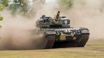 bericht - 15 leopard-panzer zu wenig: scholz' ringtausch-deal mit der slowakei droht zu platzen