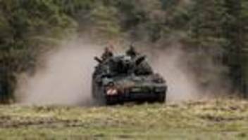 Ukraine-Überblick: Ukraine erhält Panzerhaubitzen, Russland droht Litauen mit Maßnahmen