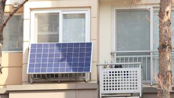 Mini-Kraftwerk für daheim - Strom selbst herstellen - das können die Solaranlagen für den Balkon
