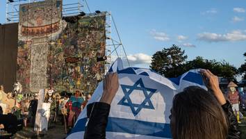 Kunstwerk aus Indonesien - „Wir fühlen uns beschämt“: Antisemitisches Wandbild auf der documenta wird abgebaut