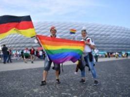 frauen -oder männerfußball: dfb lässt transgender-menschen selbst entscheiden