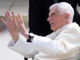 Klage wegen Missbrauchs im Erzbistum München: Früherer Papst Benedikt unter Druck