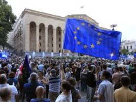 Kaukasus: Zehntausende demonstrieren in Georgien für den EU-Beitritt