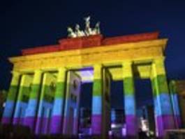 Brandenburger Tor soll am Sonntagabend in Regenbogenfarben angestrahlt werden