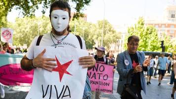 madrid: demonstranten fordern auflösung der nato