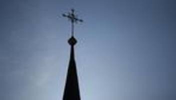 kirchenaustritte: katholische kirche meldet neuen rekord bei austritten