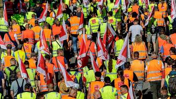 Tarifparteien beraten im Streit um Hafenarbeiter-Löhne